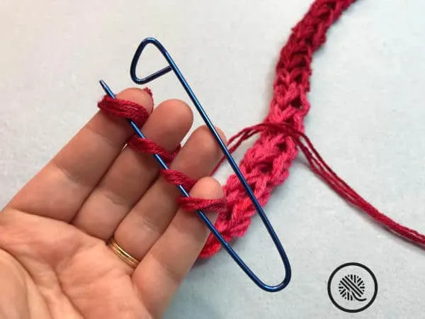 finger knit a blanket stitch holder