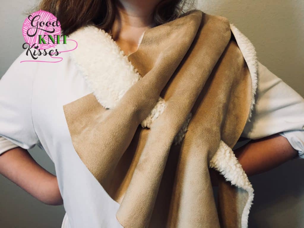 Last Minute Fleece Shawl https://www.goodknitkisses.com/last-minute-fleece-shawl/ Need a fast gift? Make this trendy & stylish fleece shawl super quick with GoodKnit Kisses' easy tutorial. #goodknitkisses #lastminutefleeceshawl #fleece #lastminutegift #fleeceshawl