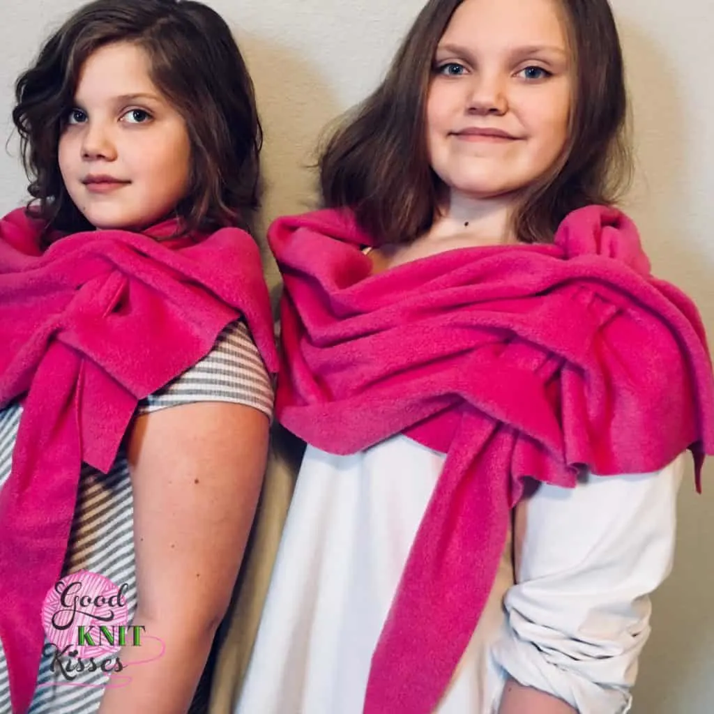 Last Minute Fleece Shawl https://www.goodknitkisses.com/last-minute-fleece-shawl/ Need a fast gift? Make this trendy & stylish fleece shawl super quick with GoodKnit Kisses' easy tutorial. #goodknitkisses #lastminutefleeceshawl #fleece #lastminutegift #fleeceshawl