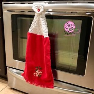 Make a Loom Knit Towel Topper with this free pattern and video from GoodKnit Kisses. https://www.goodknitkisses.com/loom-knit-towel-topper/ #goodknitkisses #knitgift #loomknit #loomknitting #loom