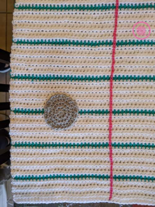 crochet thank you note blanket punched hole and red margin closeup