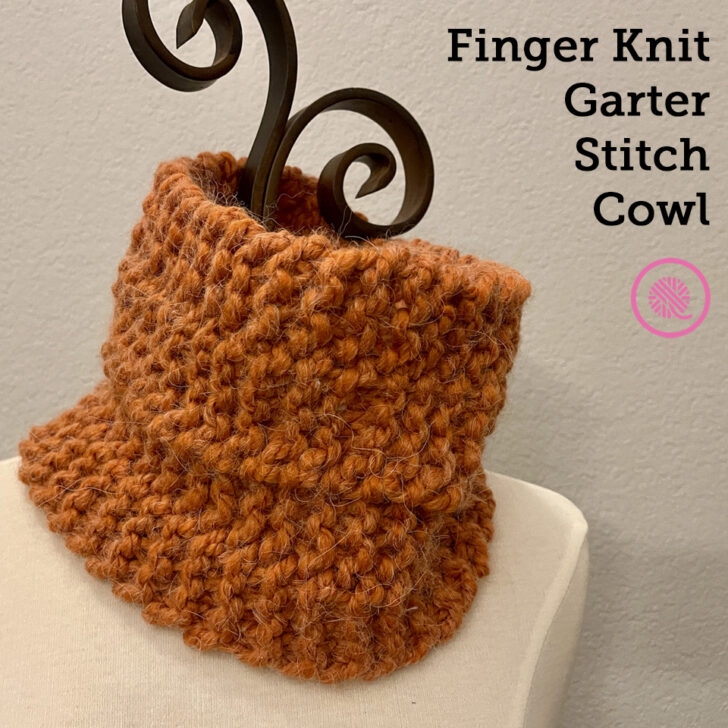 Finger Knit Garter Stitch Cowl – Free Pattern